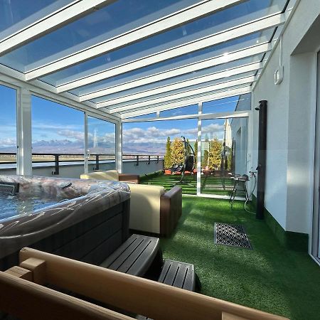 Tatra Billetee Apartman S Luxusnym Vyhladom Na Vysoketatry A Sukromnym Wellness Poprád Kültér fotó