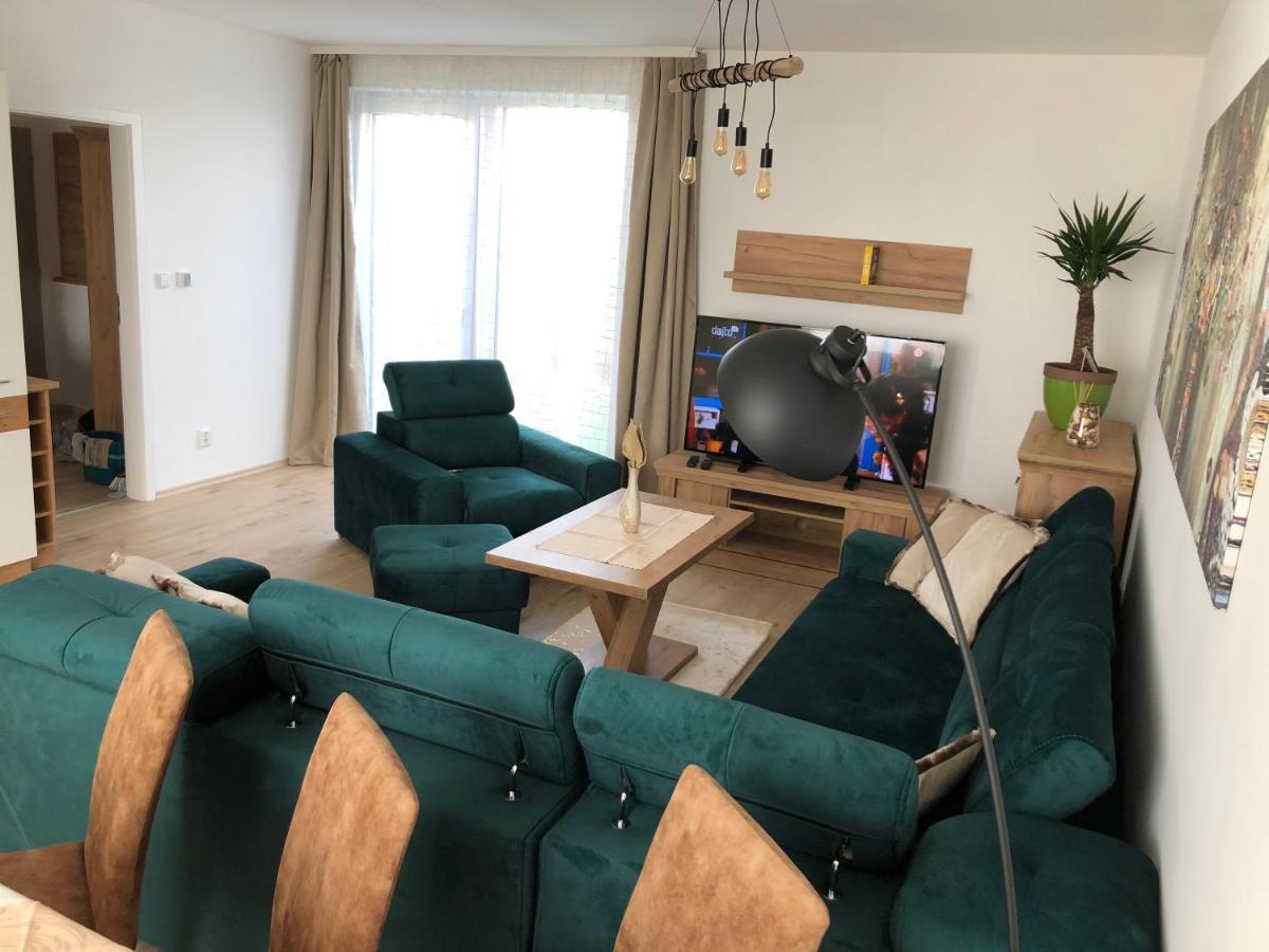 Tatra Billetee Apartman S Luxusnym Vyhladom Na Vysoketatry A Sukromnym Wellness Poprád Kültér fotó
