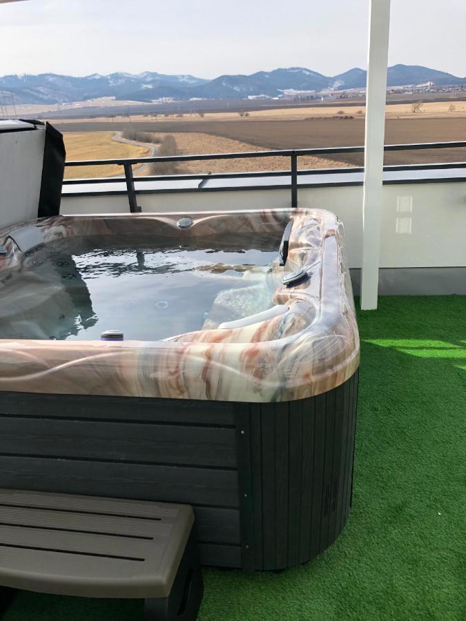 Tatra Billetee Apartman S Luxusnym Vyhladom Na Vysoketatry A Sukromnym Wellness Poprád Kültér fotó