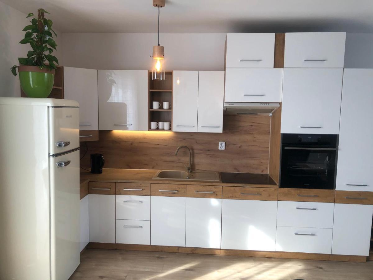 Tatra Billetee Apartman S Luxusnym Vyhladom Na Vysoketatry A Sukromnym Wellness Poprád Kültér fotó