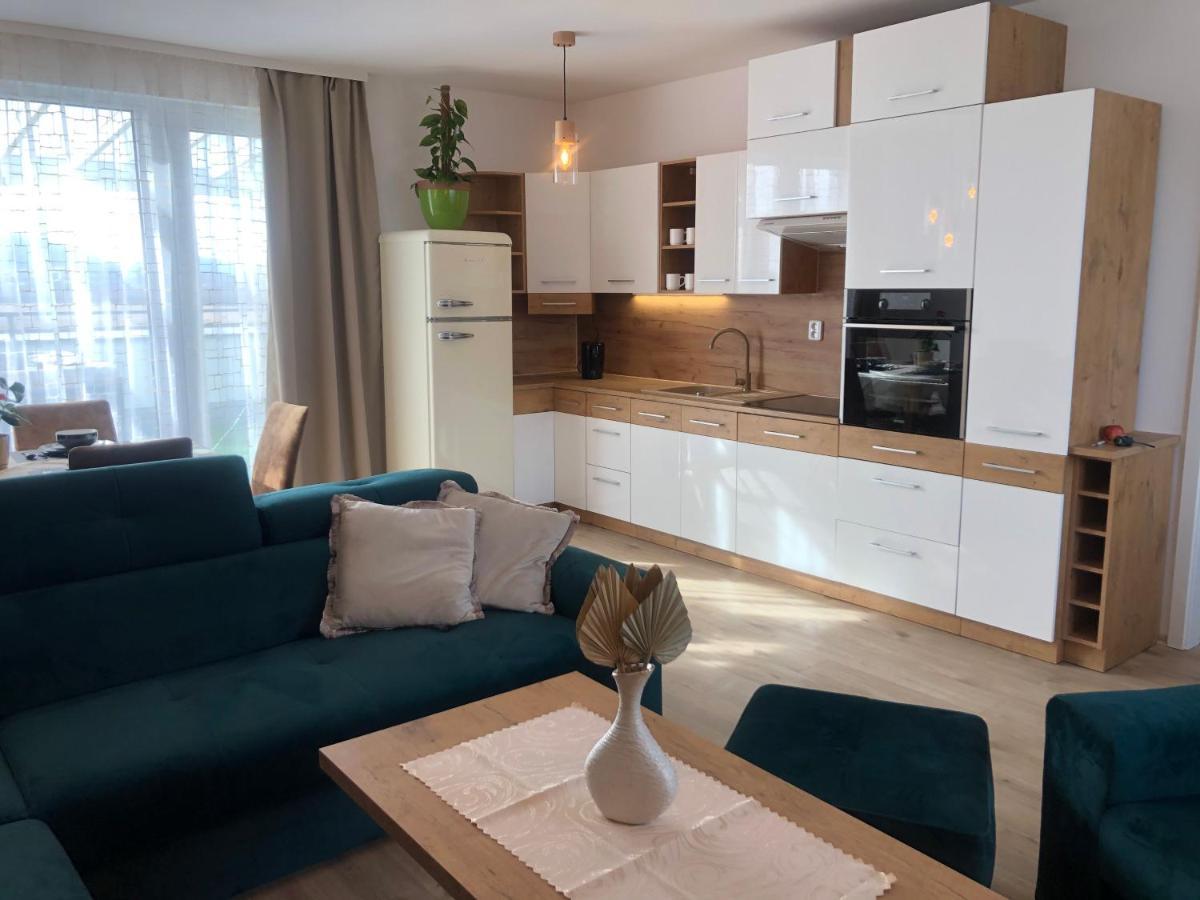 Tatra Billetee Apartman S Luxusnym Vyhladom Na Vysoketatry A Sukromnym Wellness Poprád Kültér fotó