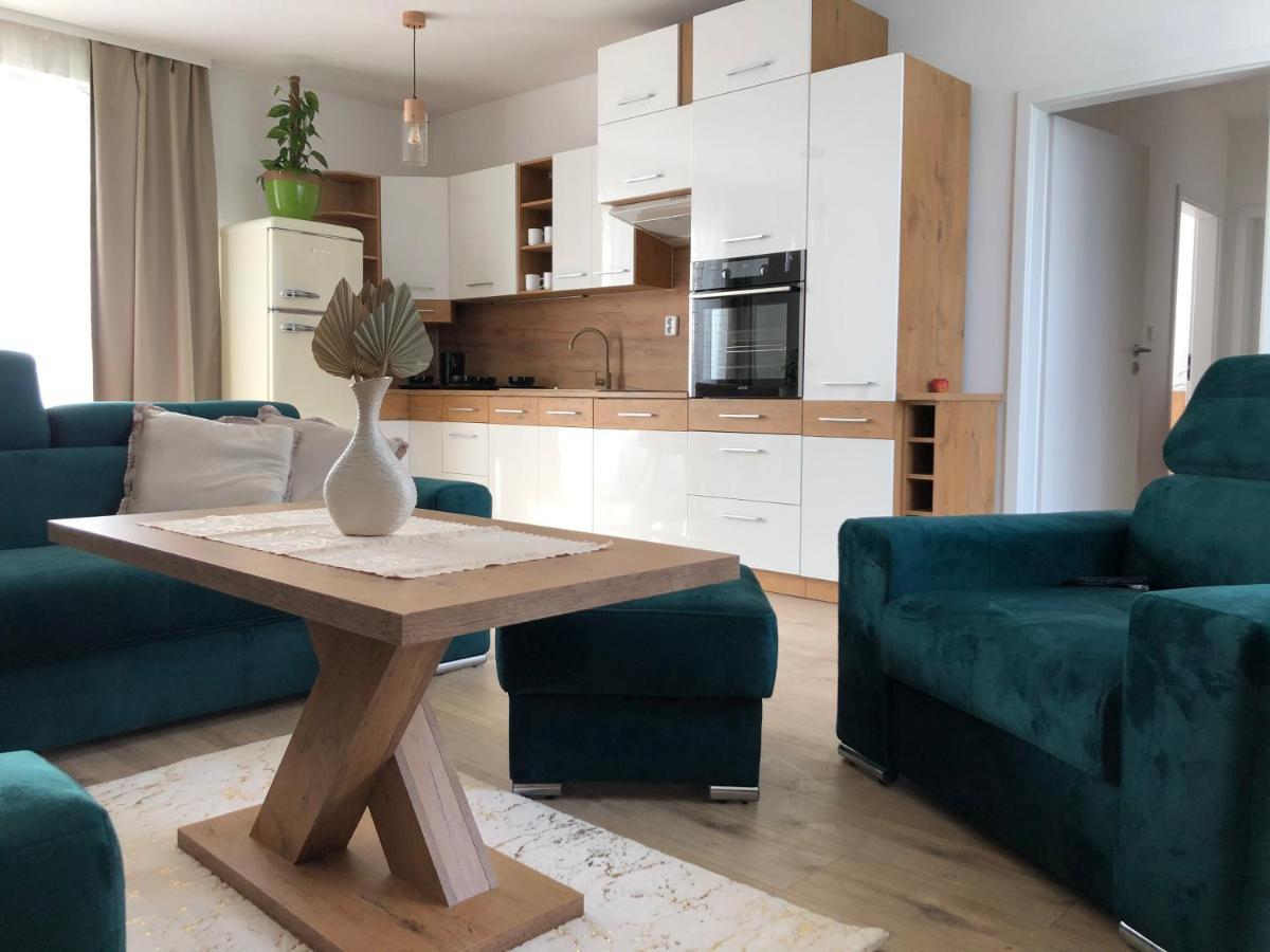 Tatra Billetee Apartman S Luxusnym Vyhladom Na Vysoketatry A Sukromnym Wellness Poprád Kültér fotó