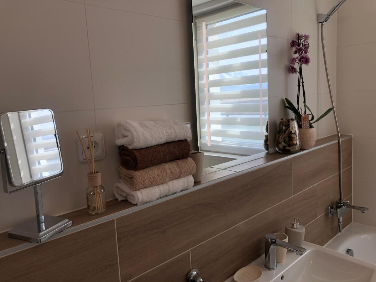 Tatra Billetee Apartman S Luxusnym Vyhladom Na Vysoketatry A Sukromnym Wellness Poprád Kültér fotó