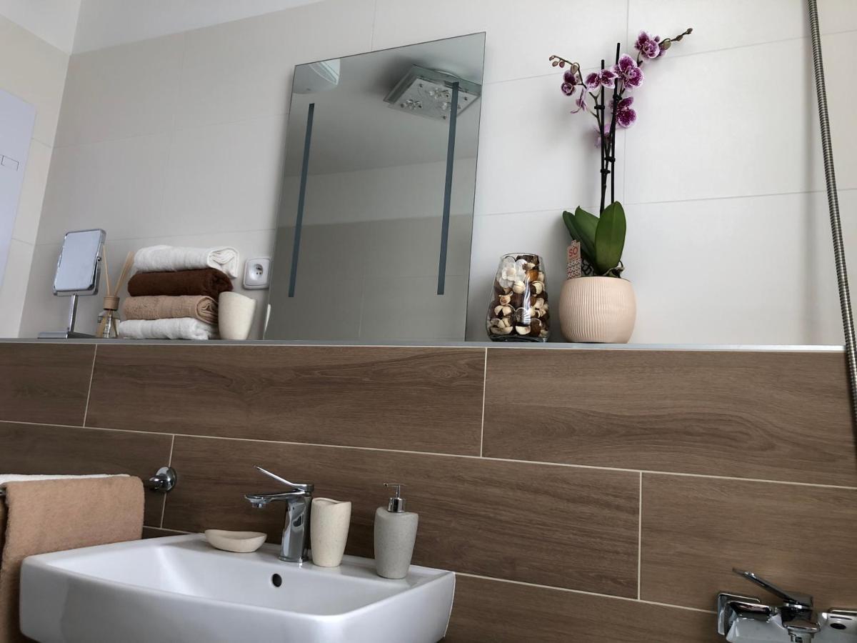 Tatra Billetee Apartman S Luxusnym Vyhladom Na Vysoketatry A Sukromnym Wellness Poprád Kültér fotó